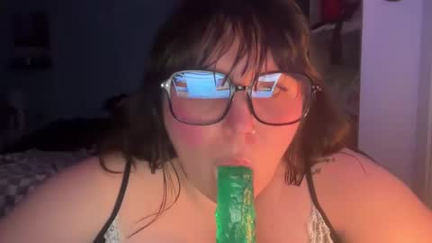 Snapshot of bumblebeebuzzer chatting on 2, 3, 2025 bumblebeebuzzer online show from 2, 3, 2025