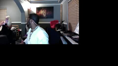 Bungalow Entertainment online show from 27, 11, 2025