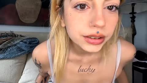 Snapshot of bunnyaliengirl_ chatting on 19, 1, 2025 Bunnyaliengirl online show from 19, 1, 2025