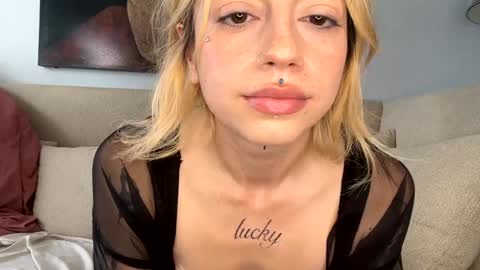 Snapshot of bunnyaliengirl_ chatting on 3, 2, 2025 Bunnyaliengirl online show from 3, 2, 2025