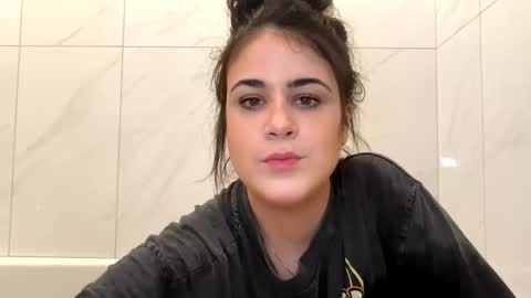 Snapshot of bunnyqueen96 chatting on 19, 12, 2025 Cassie online show from 19, 12, 2025