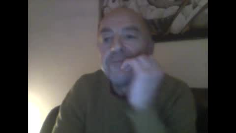 Snapshot of burnleyguy1977 chatting on 23, 12, 2025 burnleyguy1977 online show from 23, 12, 2025