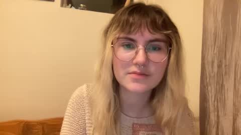 Snapshot of bushbabe3008 chatting on 24, 12, 2024 esme gray online show from 24, 12, 2024