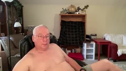 Snapshot of bustyballs100 chatting on 21, 11, 2025 bustyballs100 online show from 21, 11, 2025