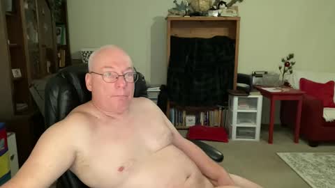 Snapshot of bustyballs100 chatting on 18, 12, 2025 bustyballs100 online show from 18, 12, 2025