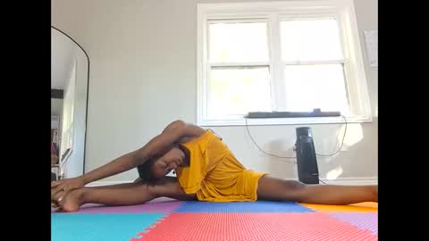 Snapshot of butt3rcup chatting on 27, 9, 2025 Goddess online show from 27, 9, 2025