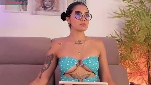 Snapshot of butterflyy1 chatting on 4, 12, 2024 butterflyy1 online show from 4, 12, 2024