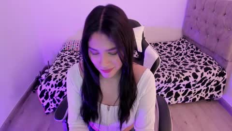 Snapshot of caelisse_cb chatting on 4, 11, 2025 caelisse_cb online show from 4, 11, 2025