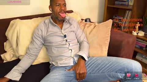 Snapshot of callmeelmore chatting on 15, 3, 2026 My name is Robert Dont be shysay hi I love to chat. For requests or dirty talk please use tips online show from 15, 3, 2026