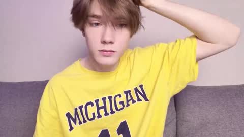 Snapshot of callmenineoneseven chatting on 3, 11, 2025 Nick online show from 3, 11, 2025