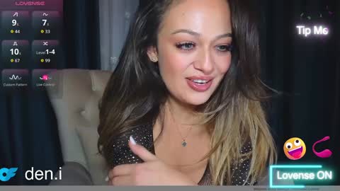 Snapshot of callyina chatting on 22, 10, 2025 Mirra online show from 22, 10, 2025