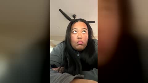 Snapshot of cals9x chatting on 14, 12, 2025 camzxoxox online show from 14, 12, 2025