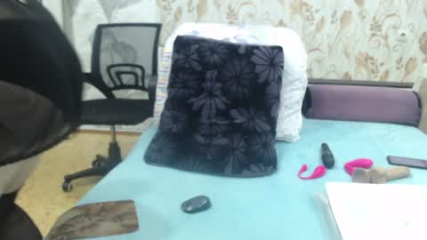 CamDiva1 online show from 12, 12, 2024
