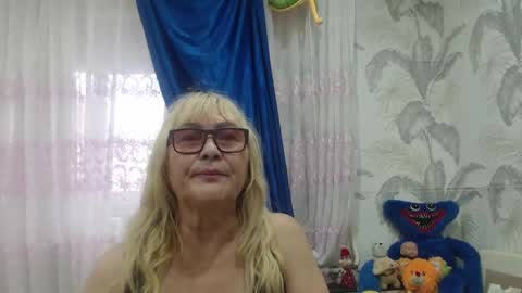 CamDiva1 online show from 6, 10, 2025