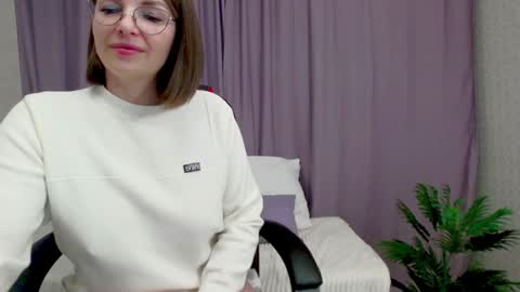camelia_lillie online show from 8, 1, 2025