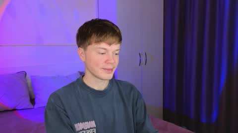 Snapshot of cameron_crowly chatting on 17, 11, 2025 Cameron online show from 17, 11, 2025