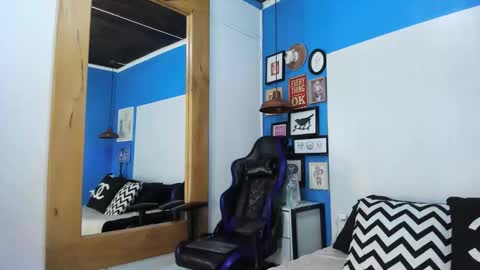 Snapshot of cameronrey_ chatting on 10, 11, 2025 --- Cameron --- online show from 10, 11, 2025