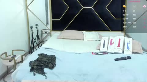 CamiilaReyes online show from 26, 2, 2025