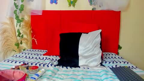 Snapshot of camila_collins7 chatting on 20, 10, 2025 camila_collins7 online show from 20, 10, 2025