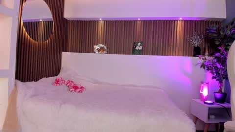 Camila online show from 20, 12, 2024