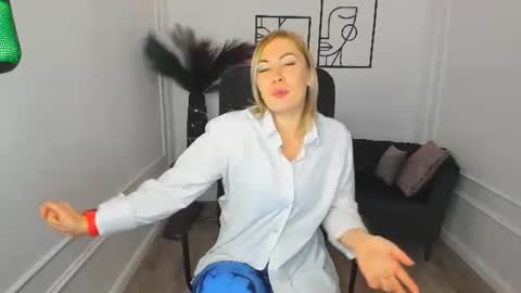 camilafatem online show from 15, 9, 2025