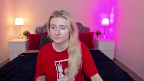 Snapshot of camilladreamer chatting on 3, 11, 2025 camilladreamer online show from 3, 11, 2025
