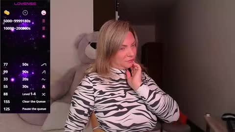 Snapshot of camille_game chatting on 2, 10, 2025 Camille Game online show from 2, 10, 2025