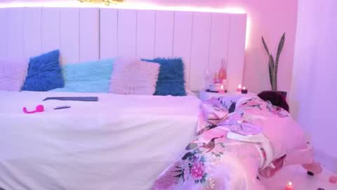 Snapshot of camillen_pettid chatting on 10, 10, 2025 C A M I L L E N Help me get to the top online show from 10, 10, 2025