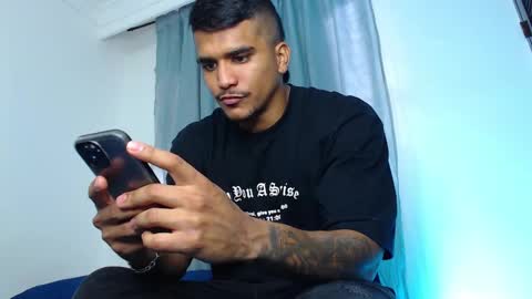 camilo_contre21 online show from 5, 3, 2025