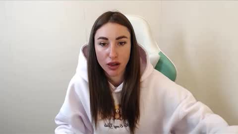 Snapshot of cammila_horn chatting on 31, 10, 2025 cammila horn online show from 31, 10, 2025