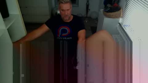 Snapshot of camunication chatting on 6, 10, 2025 camunication online show from 6, 10, 2025