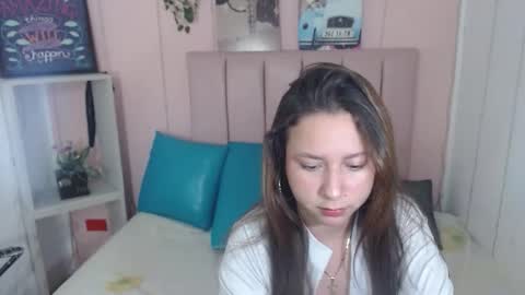Snapshot of candela_dubout chatting on 10, 10, 2025 candela_dubout online show from 10, 10, 2025