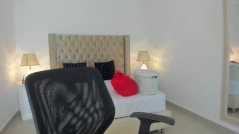 Candie  online show from 23, 11, 2025