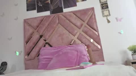 Im ChloeJoin The Fan Club online show from 25, 2, 2026