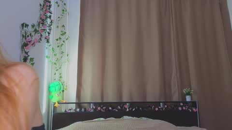 Snapshot of candy_flosse chatting on 8, 10, 2025 candy_flosse online show from 8, 10, 2025