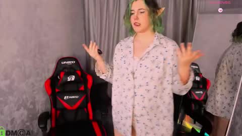 Snapshot of candy_yeah chatting on 5, 3, 2026 Mary online show from 5, 3, 2026