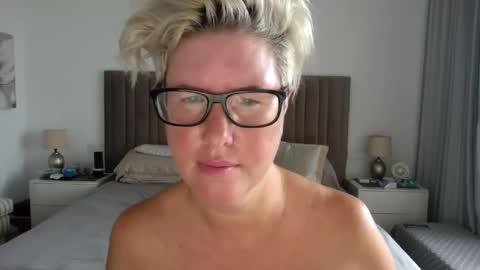 Candycumslut69 online show from 8, 10, 2025
