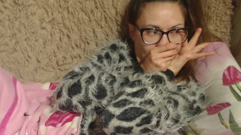 say meow and send tips  online show from 5, 12, 2024