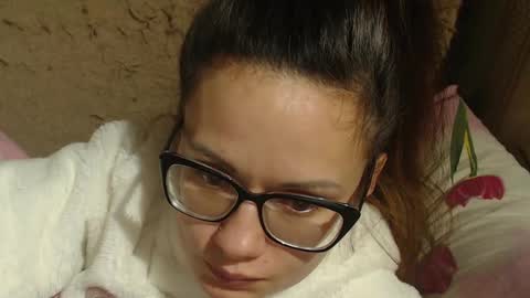 say meow and send tips  online show from 17, 12, 2024