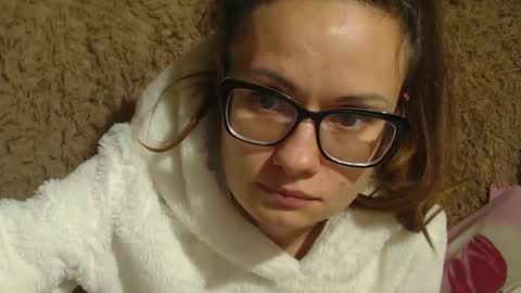 say meow and send tips  online show from 25, 12, 2024