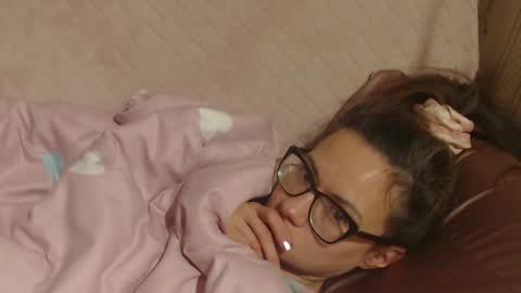 say meow and send tips  online show from 19, 11, 2025