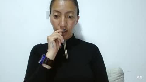 Snapshot of candymilfff chatting on 13, 11, 2025 candymilfff online show from 13, 11, 2025