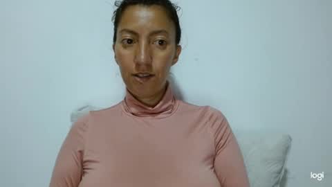 Snapshot of candymilfff chatting on 23, 11, 2025 candymilfff online show from 23, 11, 2025