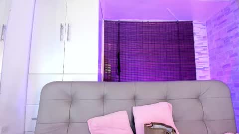 Snapshot of candyy_bella chatting on 13, 9, 2025 Isabella online show from 13, 9, 2025