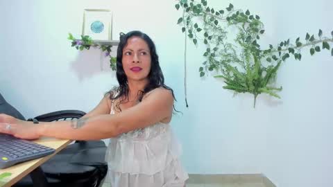 canelaa___ online show from 6, 10, 2025