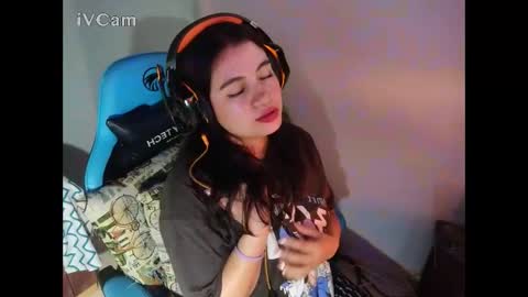 cara890713 online show from 4, 1, 2025