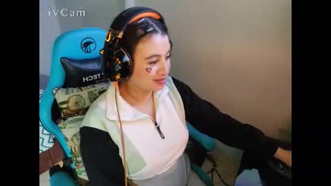 cara890713 online show from 11, 1, 2025