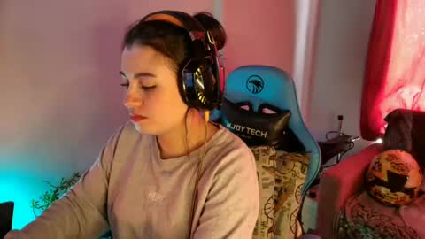 cara890713 online show from 27, 2, 2025