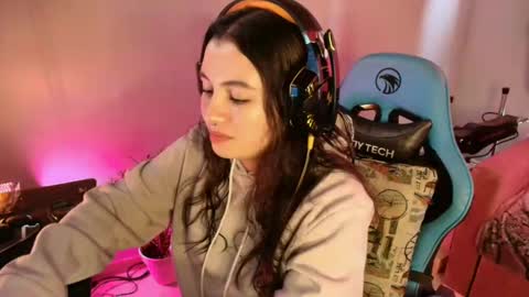 cara890713 online show from 1, 3, 2025