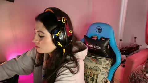 cara890713 online show from 3, 3, 2025